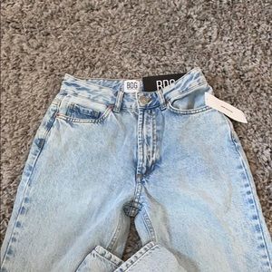 BRAND NEW mom jeans (never worn)